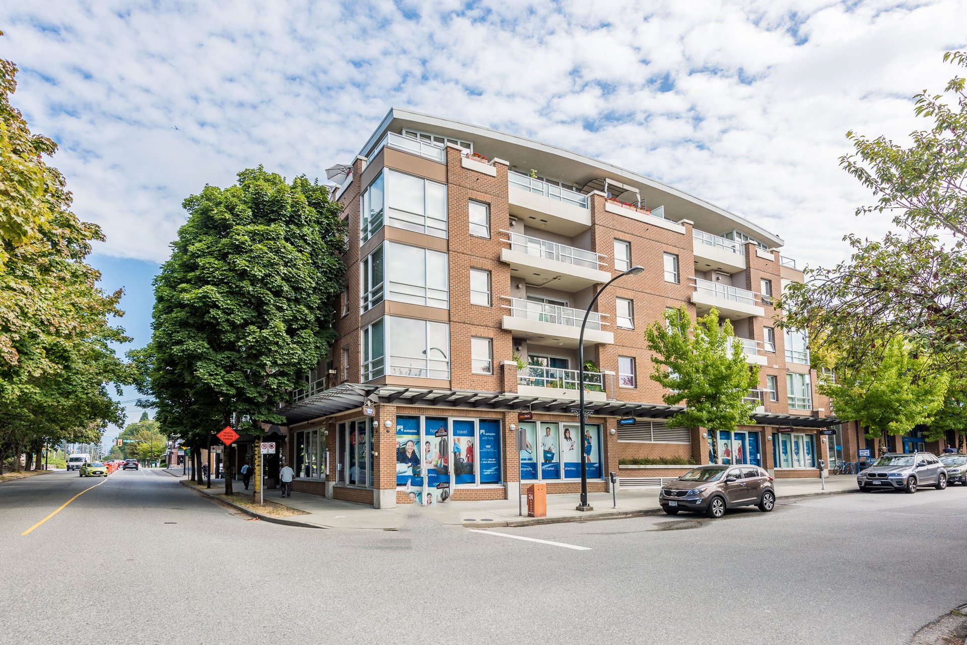 Laureates | 5790 East Boulevard, Vancouver | YouLive.ca