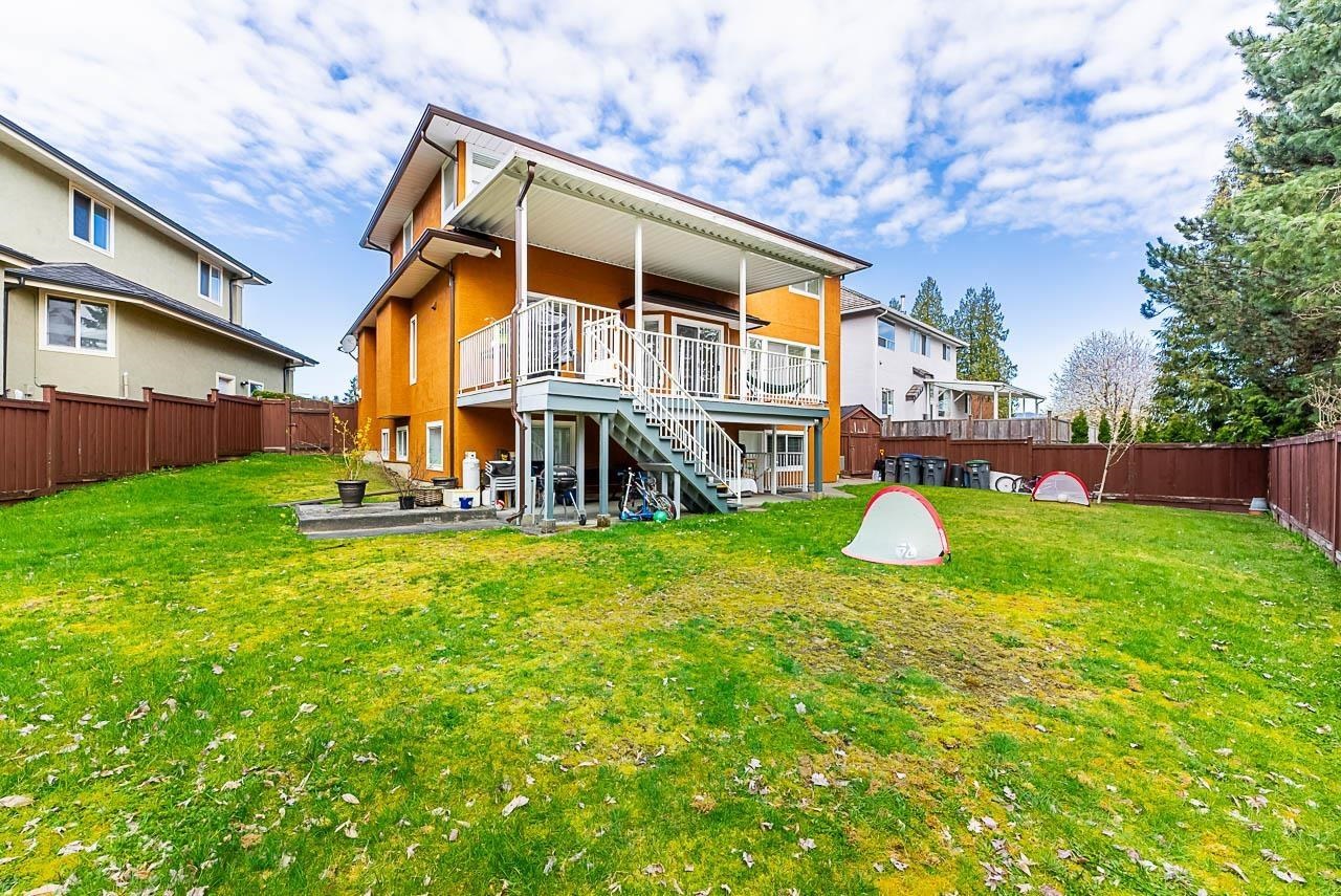 Garden Level-15966 111a Avenue Surrey - MLS: R2978215